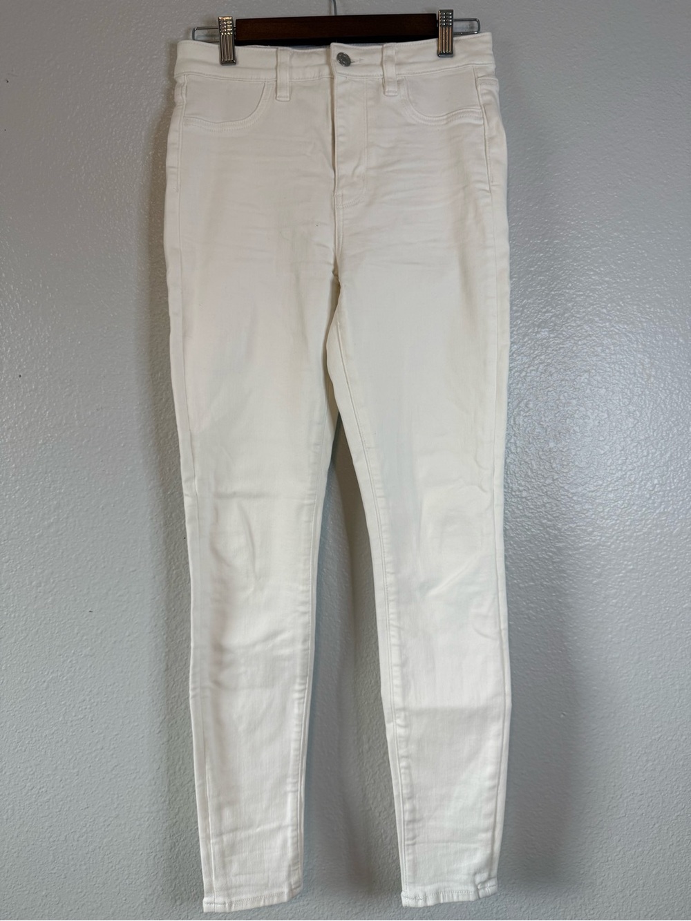 American Eagle Super High Rise Jegging Next Level Stretch White Jeans Size 4